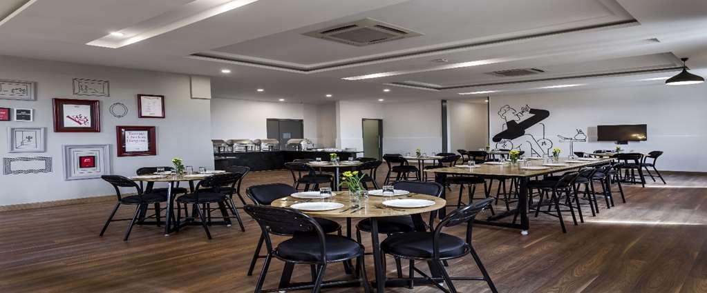 Oyo Townhouse 5 Jubilee Hills Otel Haydarabad Oda fotoğraf